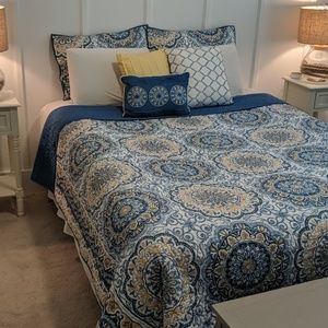 Blue and yellow queen quilt comforter